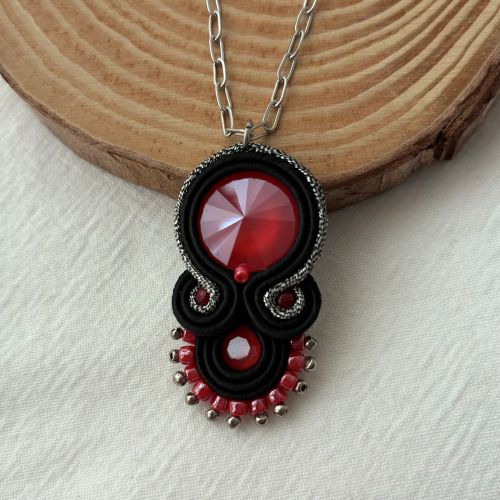 Tendencia negro+rojo