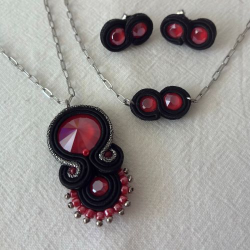 Tendencia negro+rojo